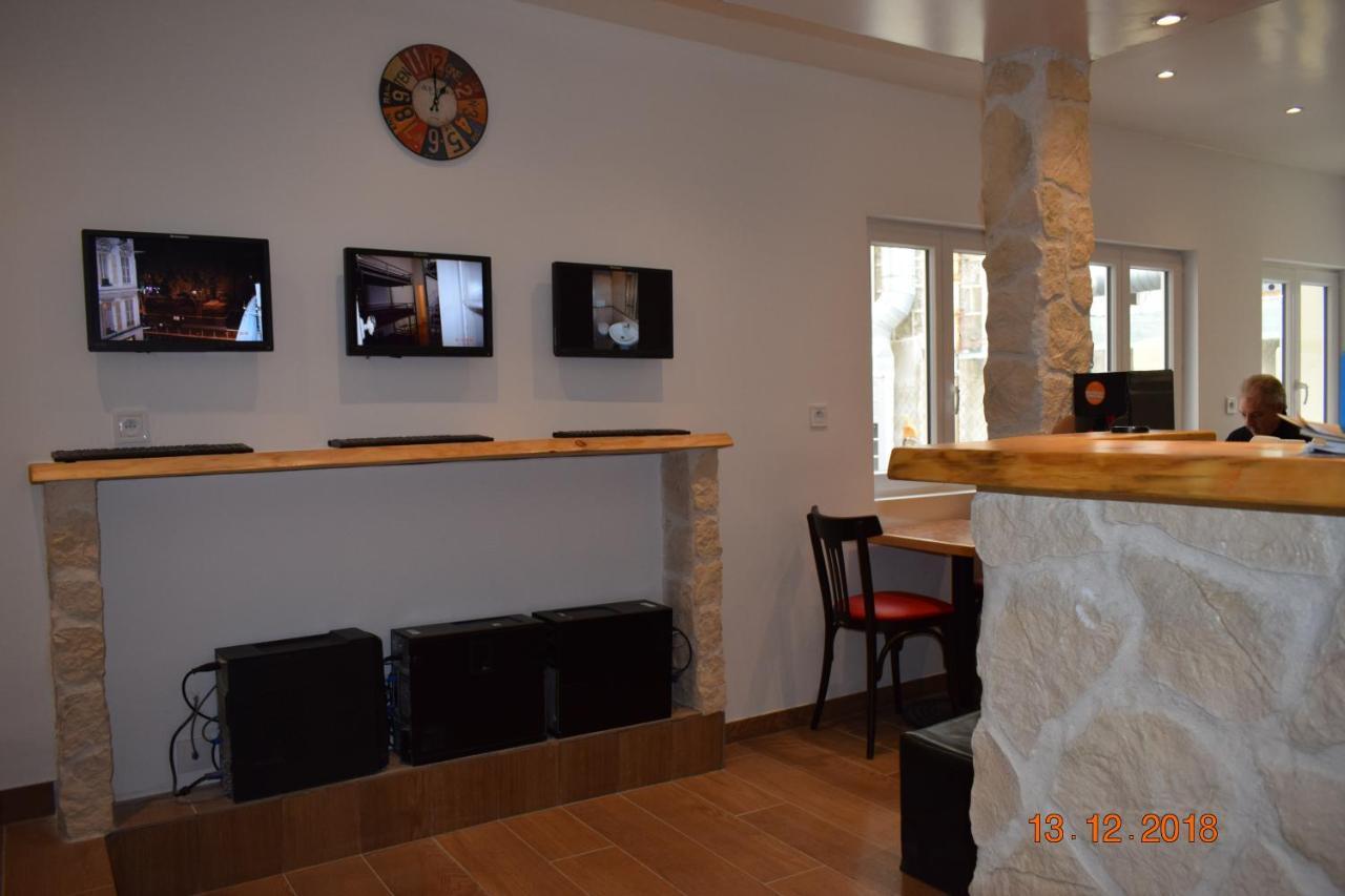 Hostel Lyonnais *