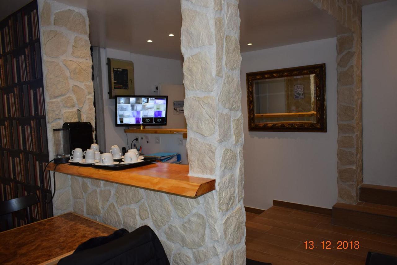 Lyonnais Hostel