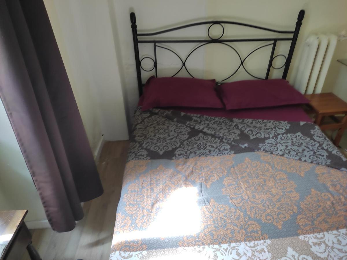 Lyonnais Hostal *