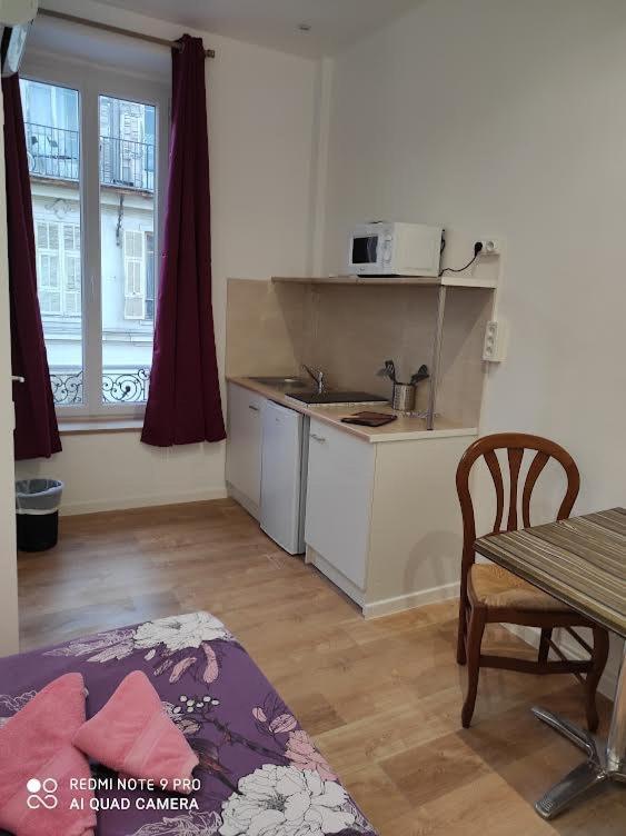 Lyonnais Hostal