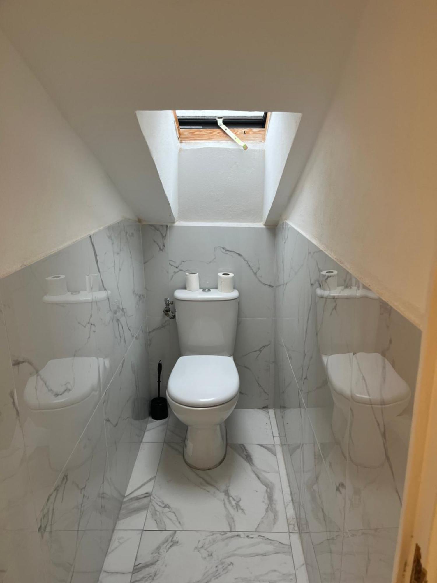 Lyonnais Hostal *